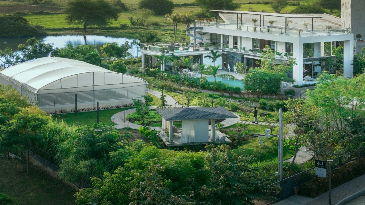 Ultra Luxurious Farmhouse - Media 2