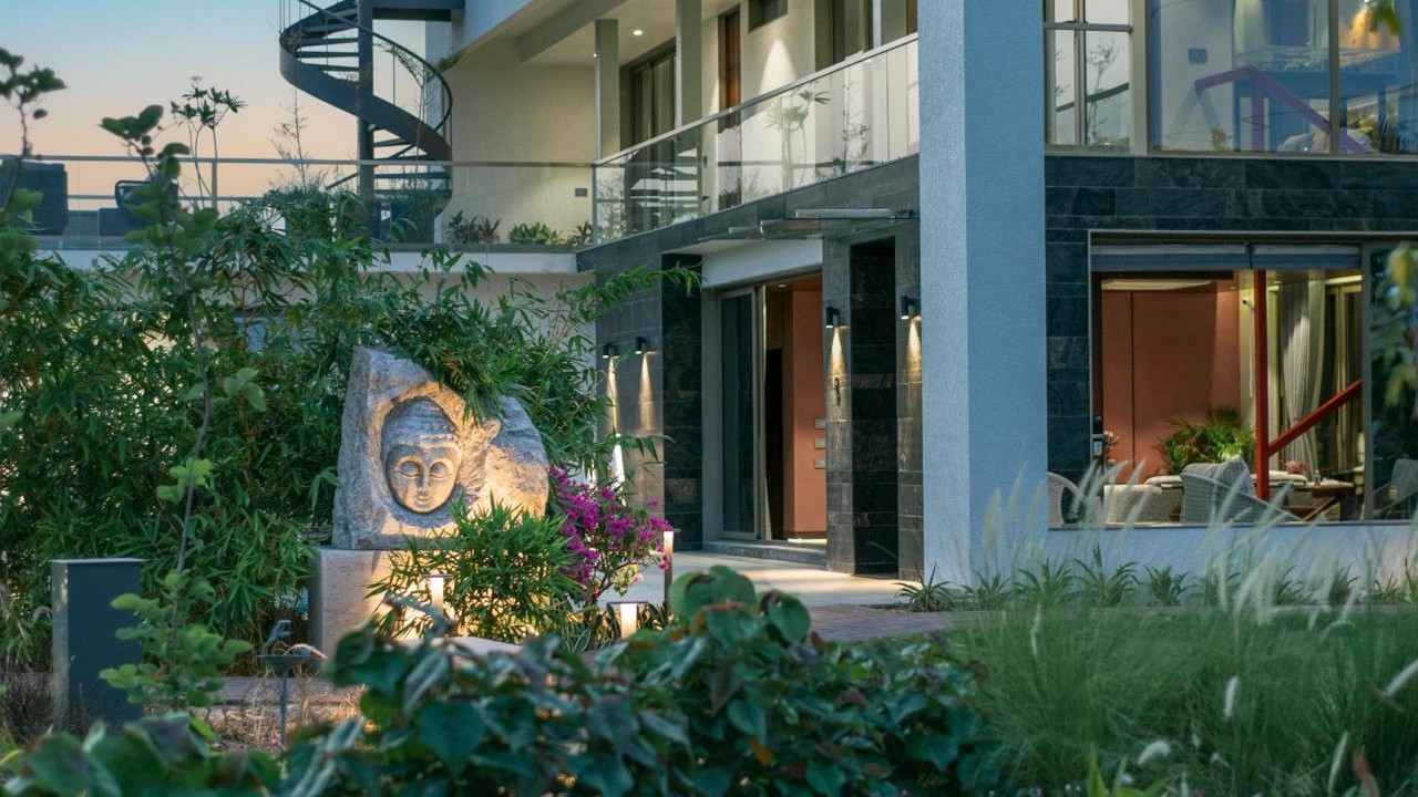 Ultra Luxurious Farmhouse - Media 6