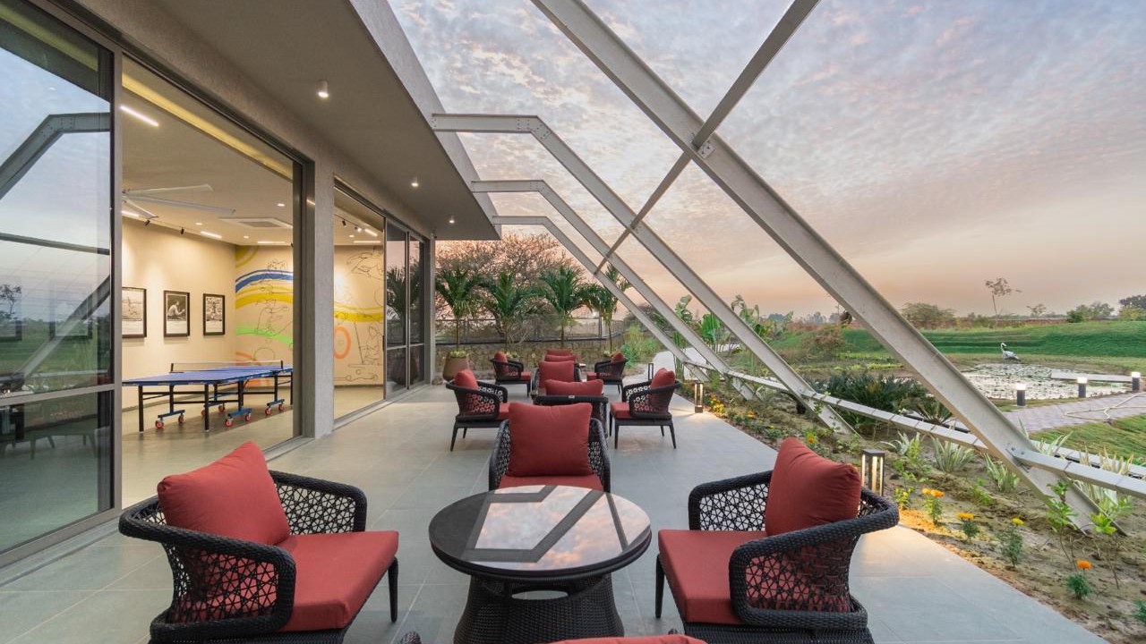 Ultra Luxurious Farmhouse - Media 7