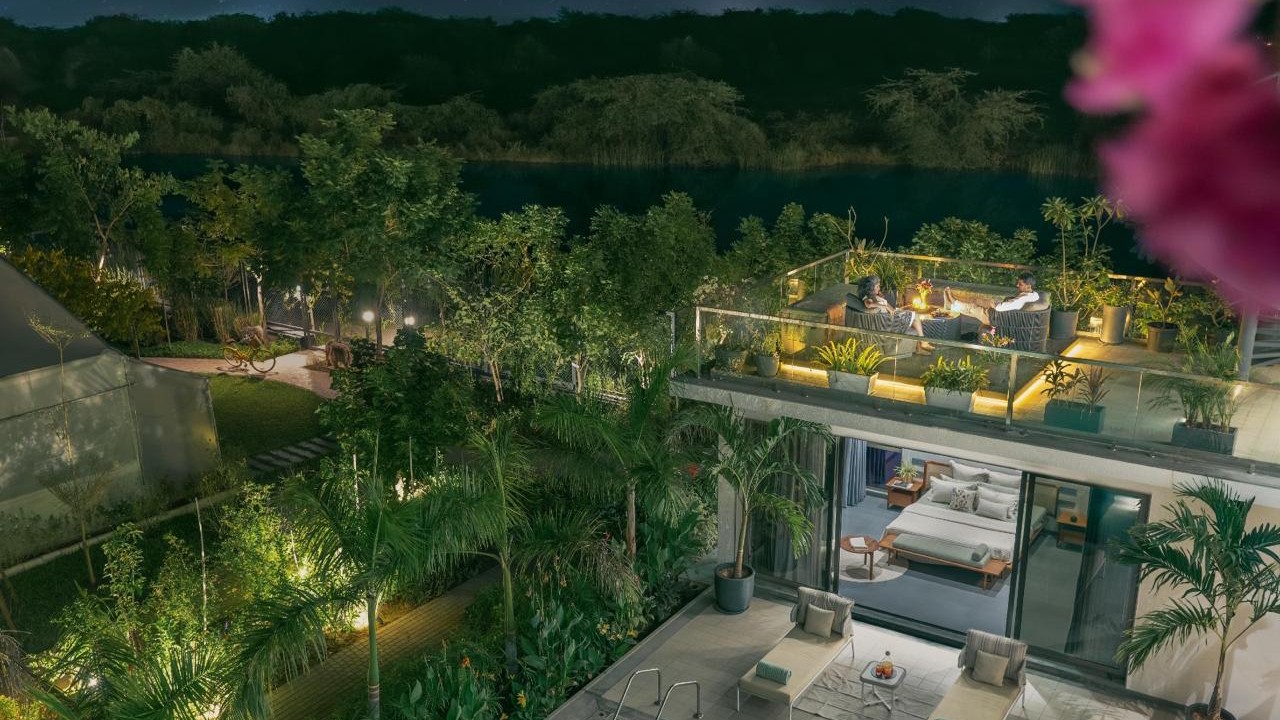 Ultra Luxurious Farmhouse - Media 9