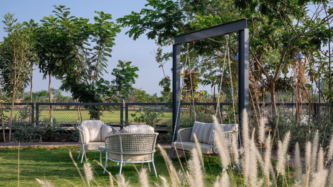 Ultra Luxurious Farmhouse - Media 12