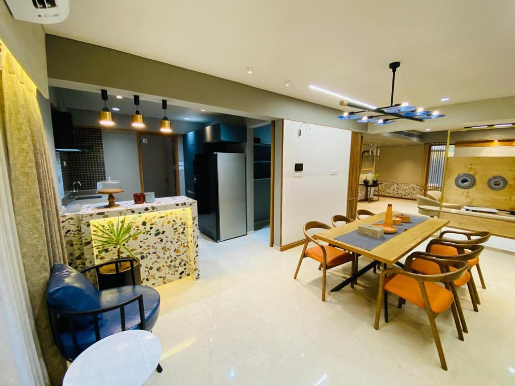 4 BHK 3150 Sq.Ft. Residential Flat / Apartment for Sell in Ambawadi Ahmedabad - Media 11