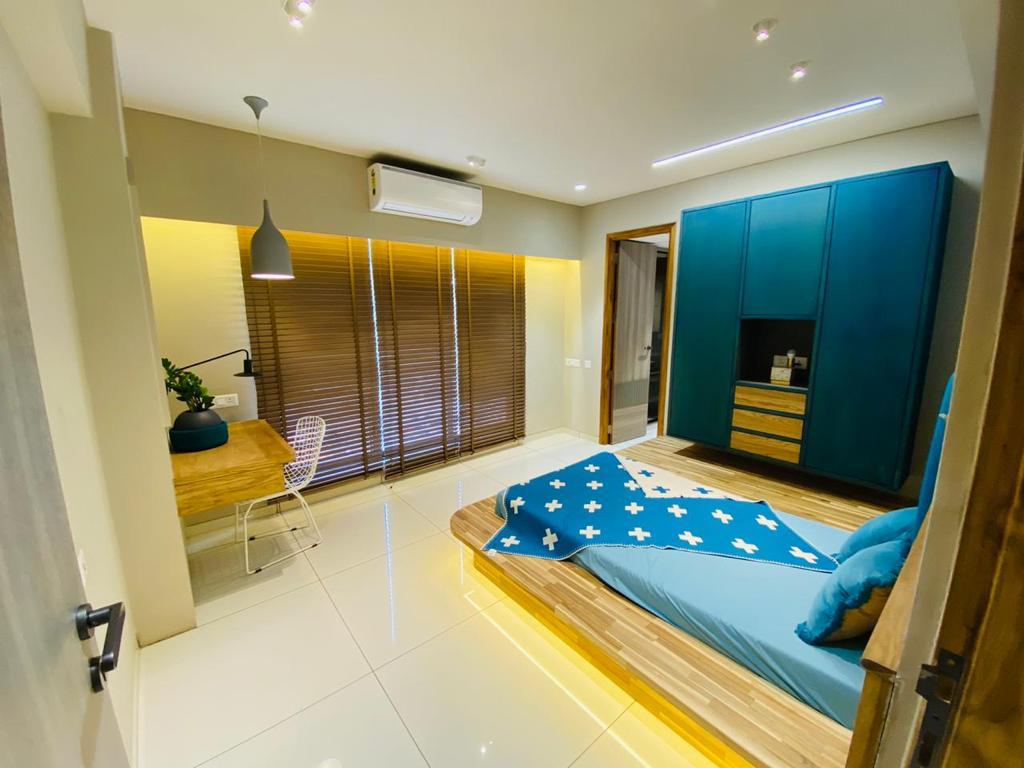 4 BHK 3150 Sq.Ft. Residential Flat / Apartment for Sell in Ambawadi Ahmedabad - Media 19