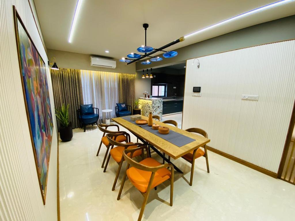 4 BHK 3150 Sq.Ft. Residential Flat / Apartment for Sell in Ambawadi Ahmedabad - Media 15