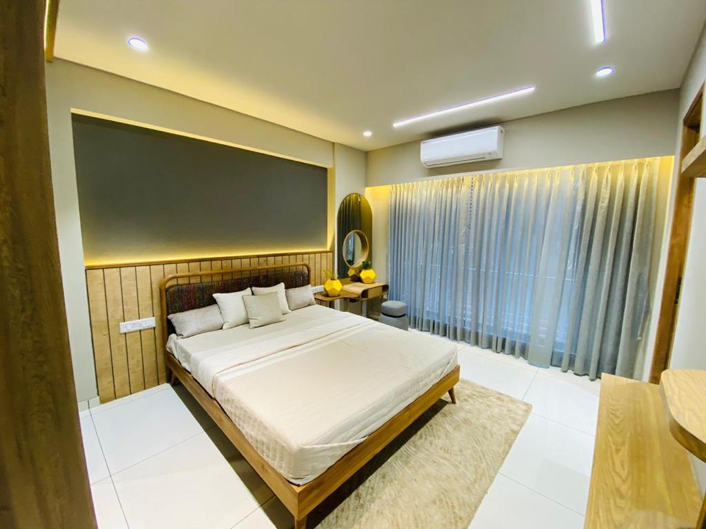 4 BHK 3150 Sq.Ft. Residential Flat / Apartment for Sell in Ambawadi Ahmedabad - Media 9