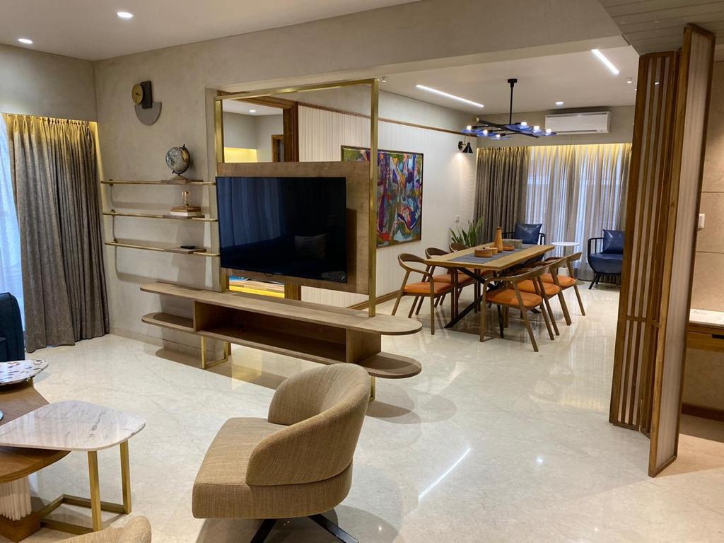 4 BHK 3150 Sq.Ft. Residential Flat / Apartment for Sell in Ambawadi Ahmedabad - Media 8