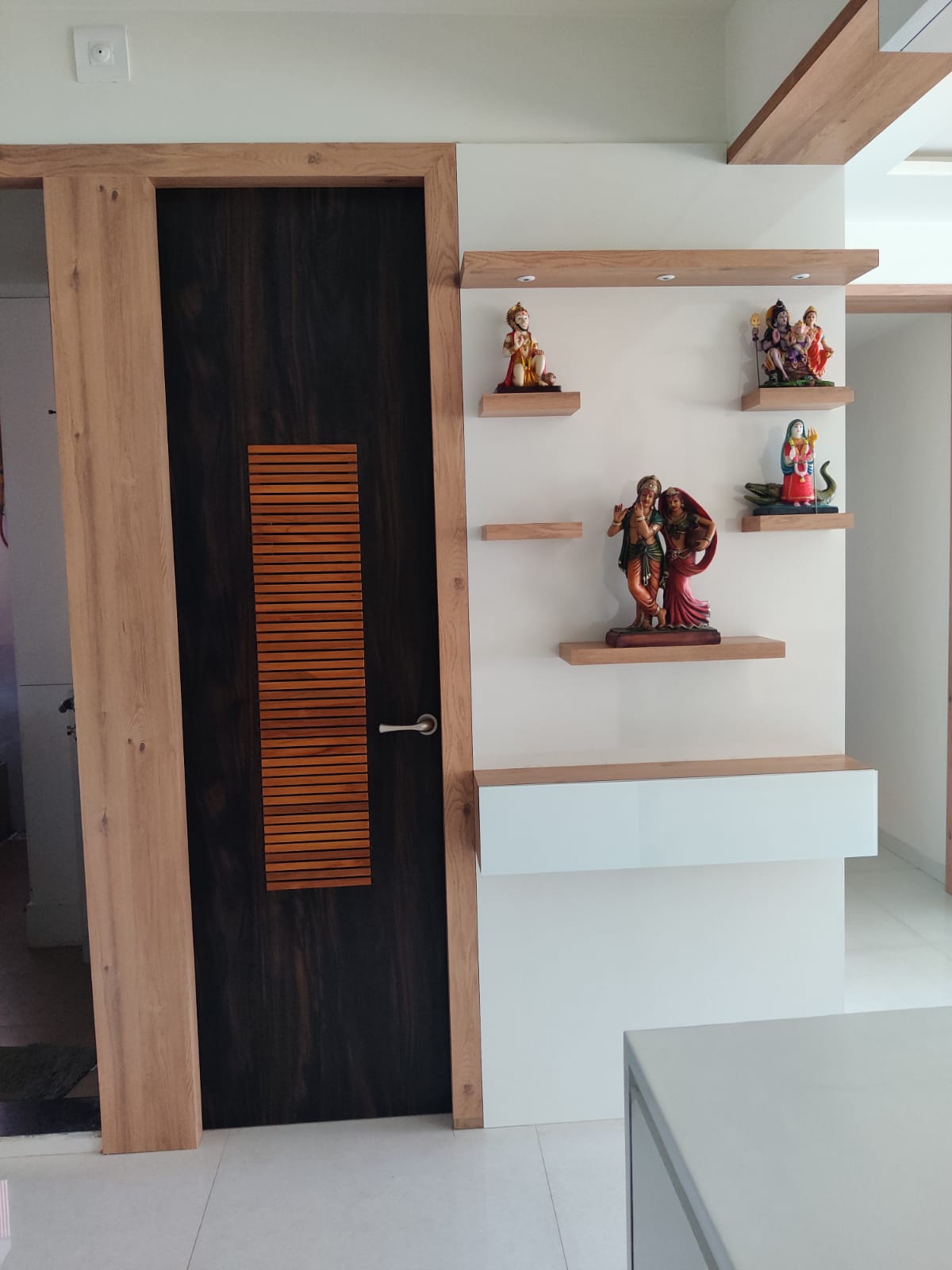 3 BHK 2115 Sq.Ft. Residential Flat / Apartment for Sell in Kudasan Gandhinagar - Media 6