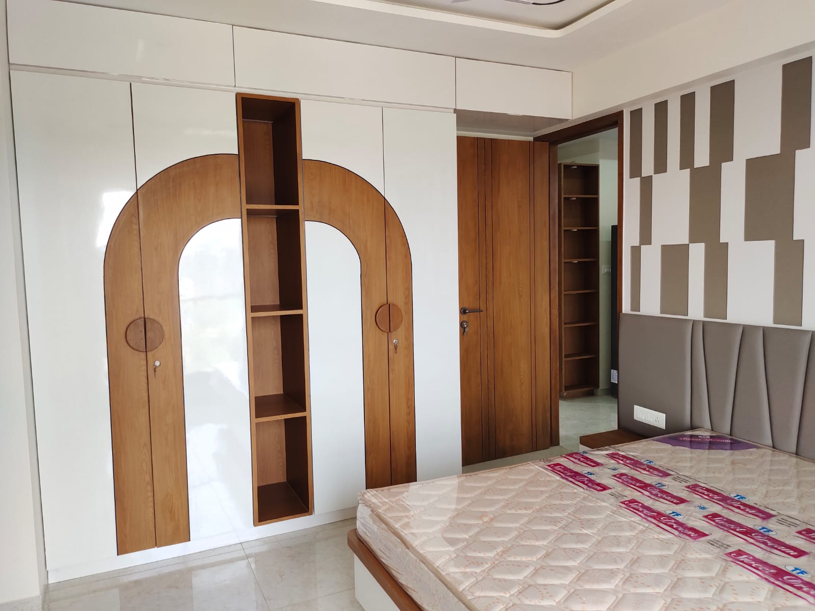 3 BHK 1944 Sq.Ft. Residential Flat / Apartment for Sell in Sargasan Gandhinagar