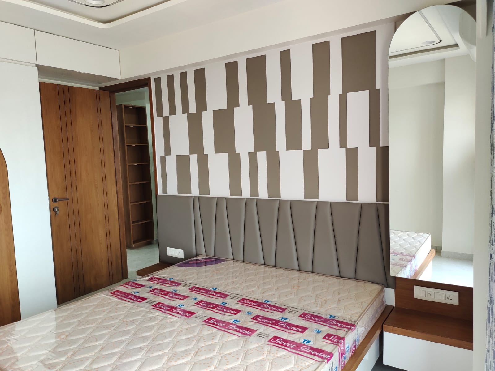 3 BHK 1944 Sq.Ft. Residential Flat / Apartment for Sell in Sargasan Gandhinagar - Media 8