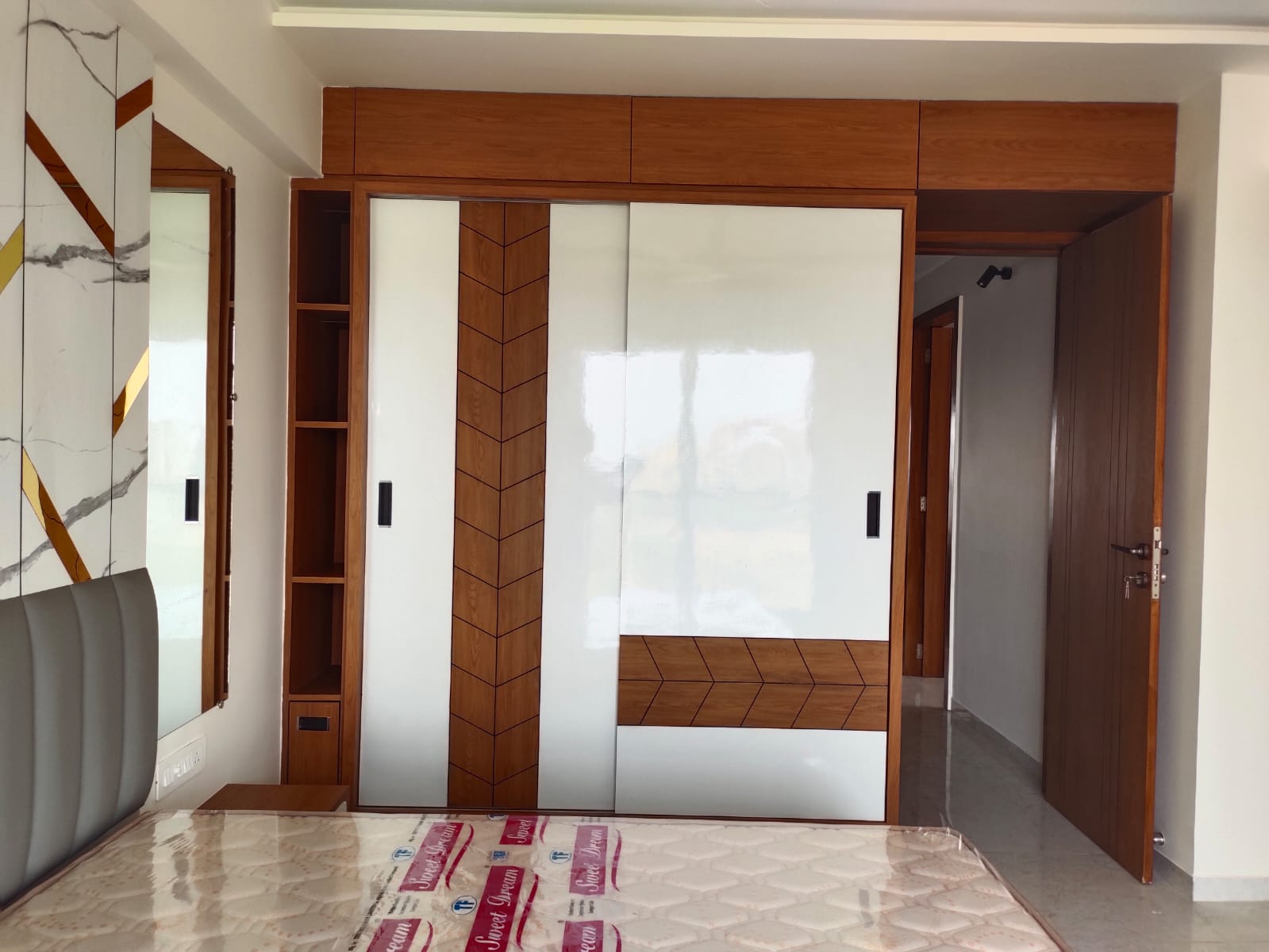 3 BHK 1944 Sq.Ft. Residential Flat / Apartment for Sell in Sargasan Gandhinagar - Media 4