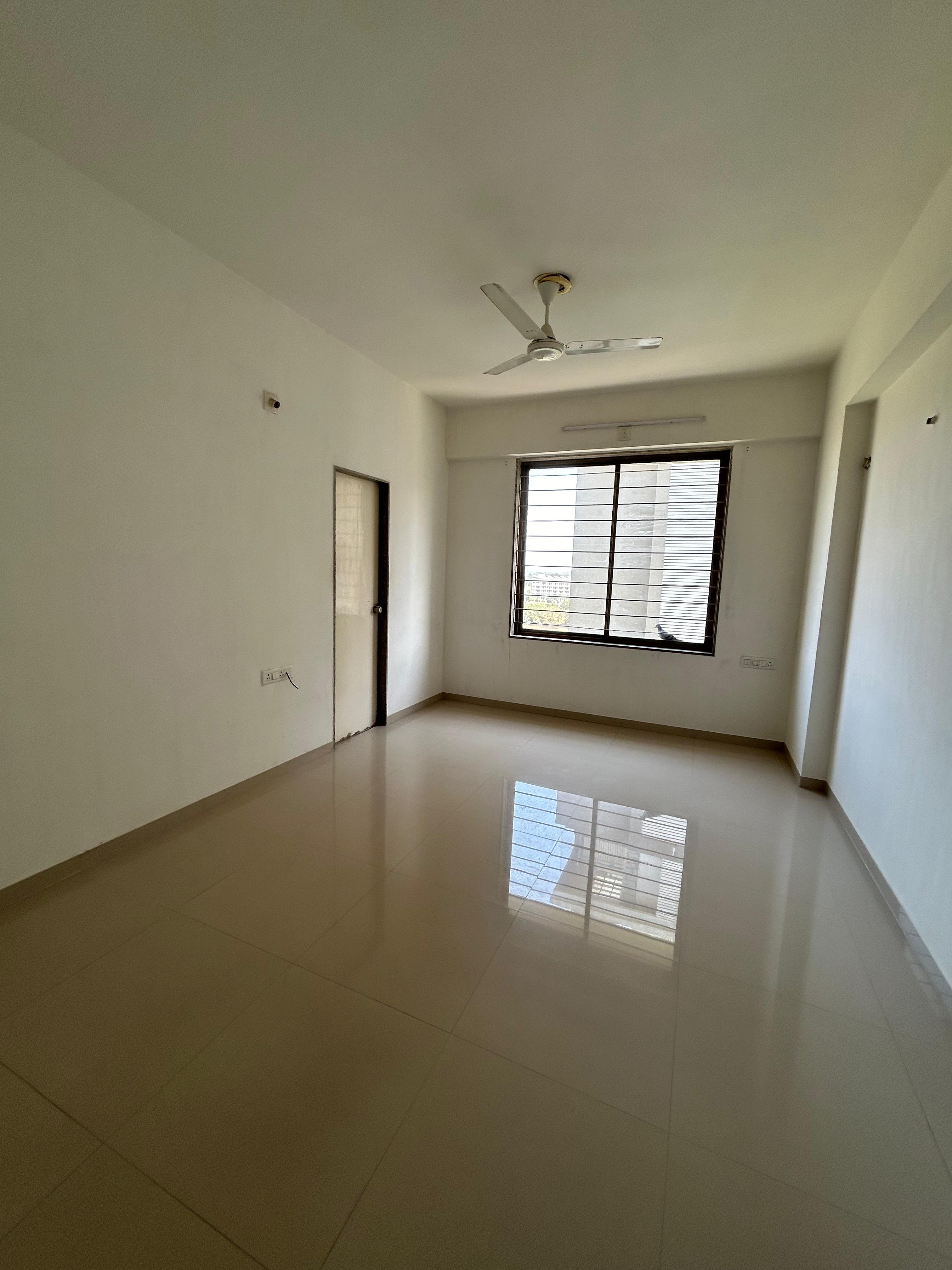 3 BHK 1855 Sq.Ft. Residential Flat / Apartment for Sell in Vaishnodevi Ahmedabad - Media 9