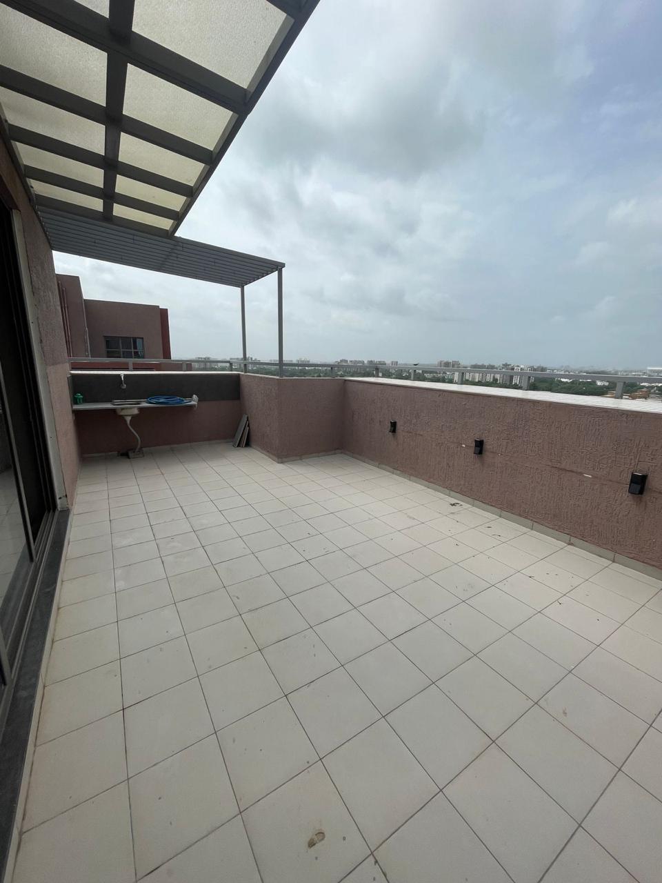 4 BHK 4248 Sq.Ft. Residential Penthouse Same Level Or Duplex for Sell in Motera Ahmedabad - Media 11