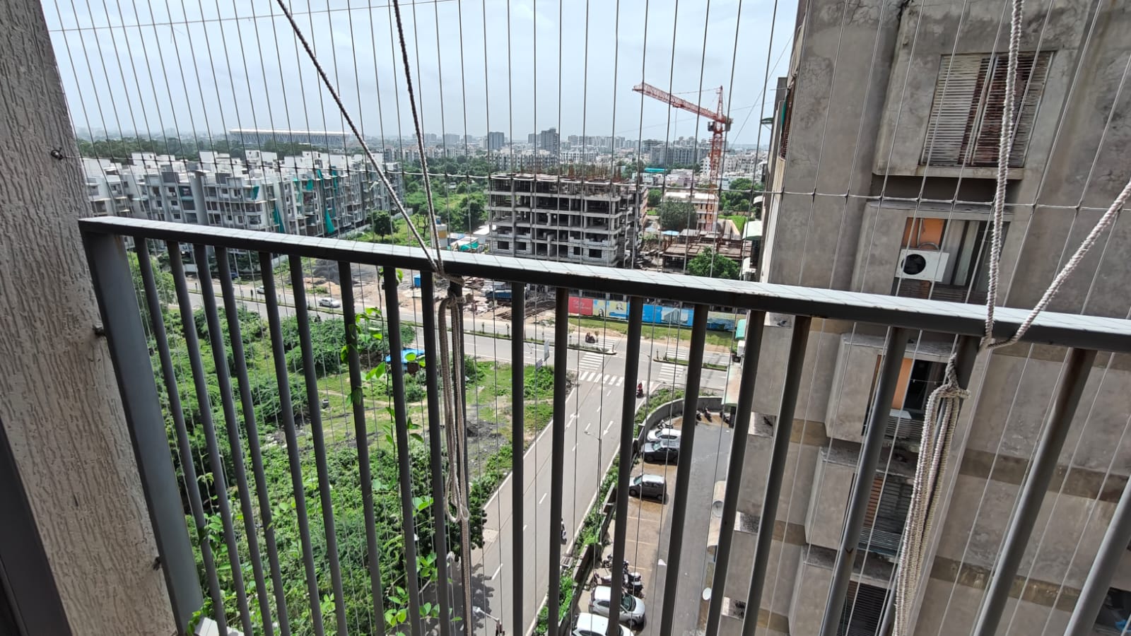 3 BHK 2223 Sq.Ft. Residential Flat / Apartment for Sell in Motera Ahmedabad - Media 2