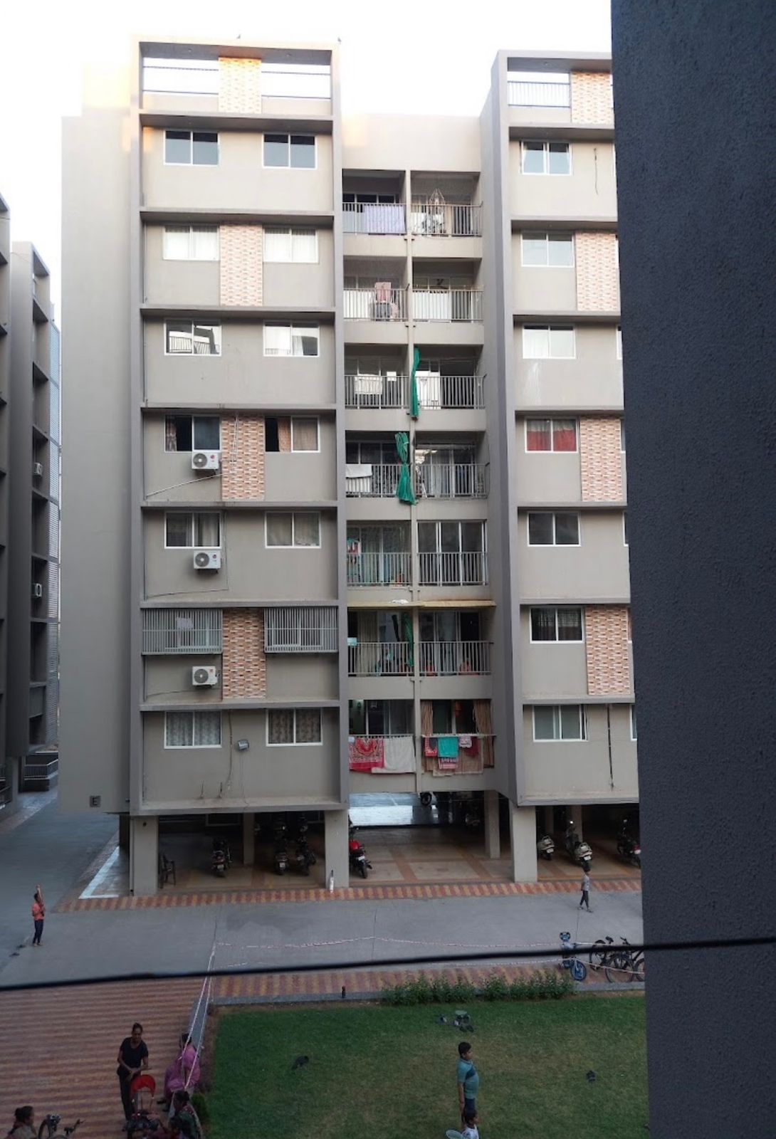 3 BHK 1440 Sq.Ft. Residential Flat / Apartment for Sell in Vaishnodevi Ahmedabad - Media 2