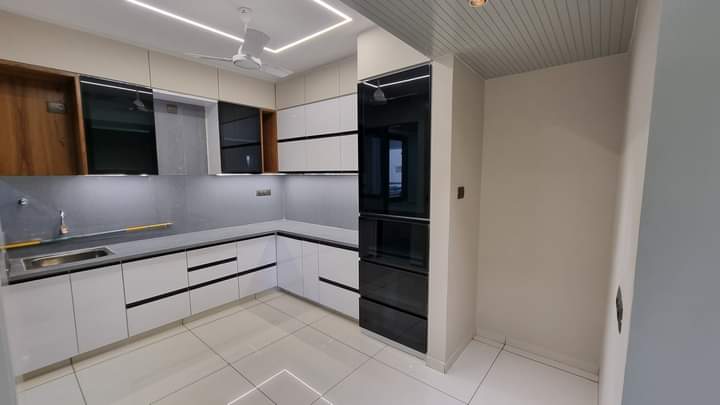 3 BHK 1800 Sq.Ft. Residential Flat / Apartment for Sell in Naranpura Ahmedabad - Media 7