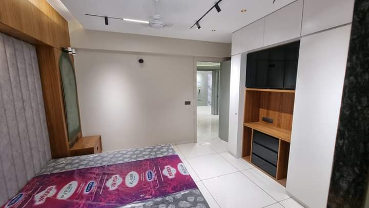 3 BHK 1800 Sq.Ft. Residential Flat / Apartment for Sell in Naranpura Ahmedabad - Media 4