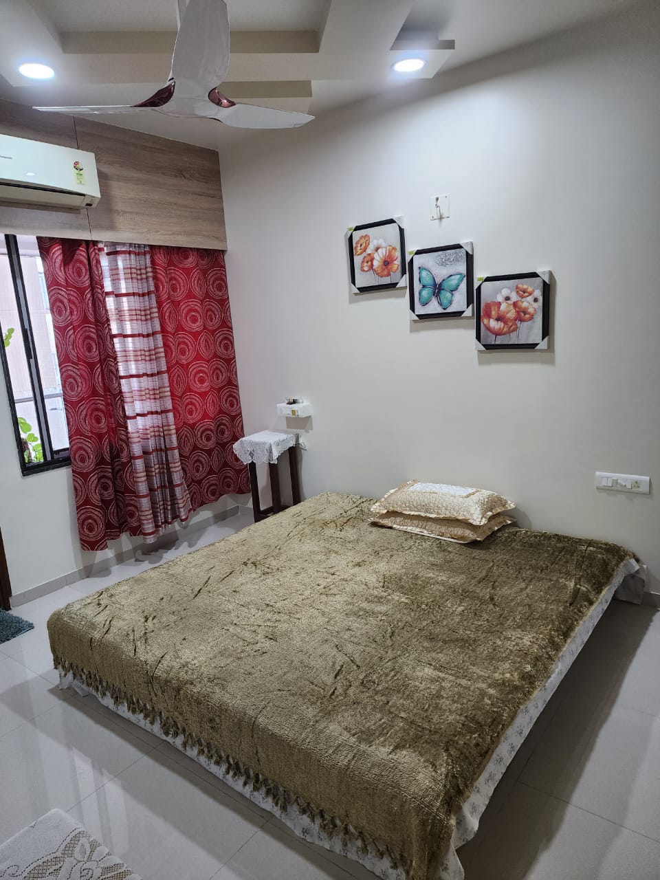 4 BHK 3400 Sq.Ft. Residential Flat / Apartment for Sell in Vaishnodevi Ahmedabad - Media 2