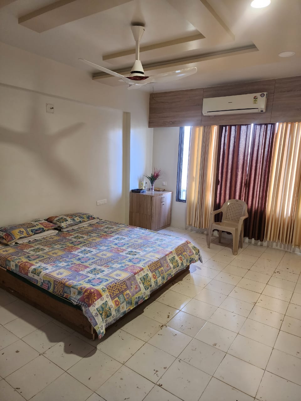 4 BHK 3400 Sq.Ft. Residential Flat / Apartment for Sell in Vaishnodevi Ahmedabad - Media 3