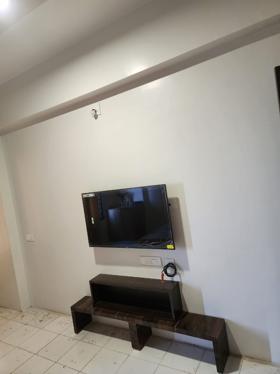 4 BHK 3400 Sq.Ft. Residential Flat / Apartment for Sell in Vaishnodevi Ahmedabad - Media 4