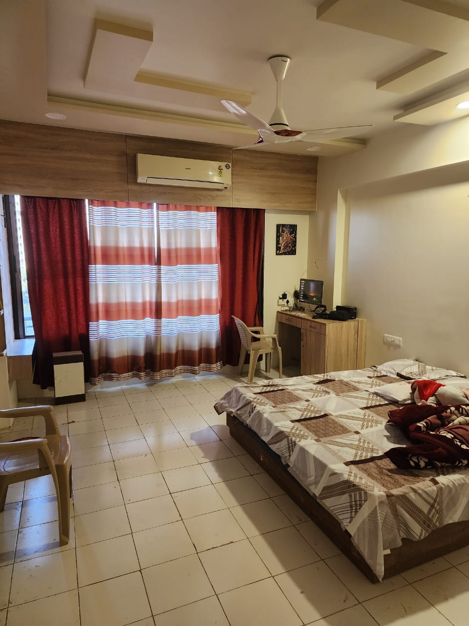 4 BHK 3400 Sq.Ft. Residential Flat / Apartment for Sell in Vaishnodevi Ahmedabad - Media 7
