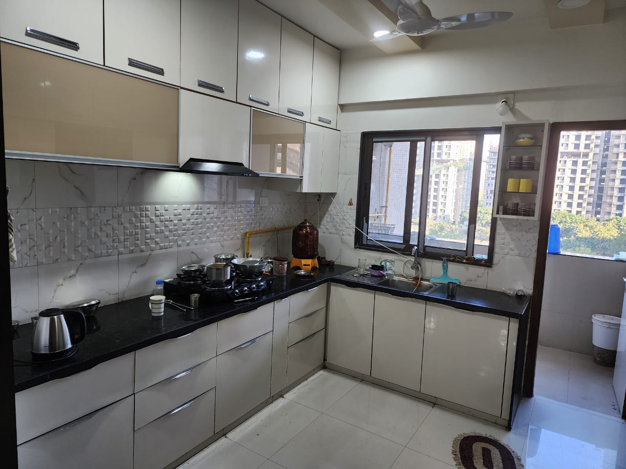 4 BHK 3400 Sq.Ft. Residential Flat / Apartment for Sell in Vaishnodevi Ahmedabad - Media 8