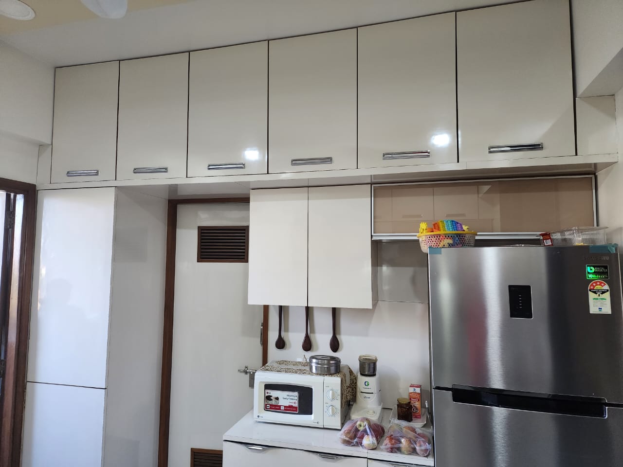 4 BHK 3400 Sq.Ft. Residential Flat / Apartment for Sell in Vaishnodevi Ahmedabad - Media 9