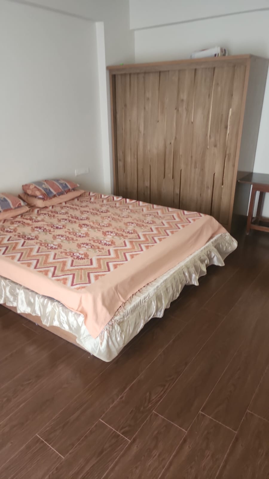 4 BHK 3400 Sq.Ft. Residential Flat / Apartment for Sell in Vaishnodevi Ahmedabad - Media 14
